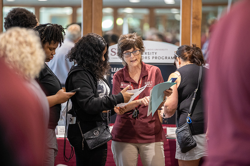 Brenda Sanders talks with students at New Student Orientation